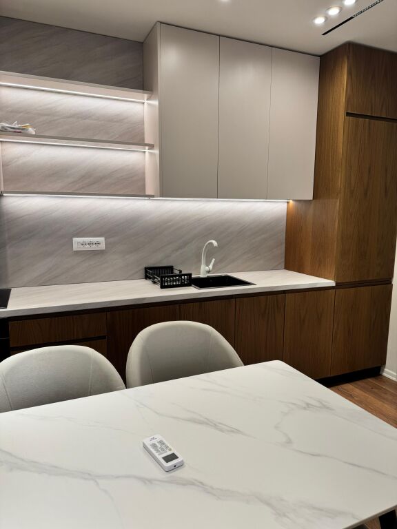 Jepet me qera apartament 1+1 – Xhamllik