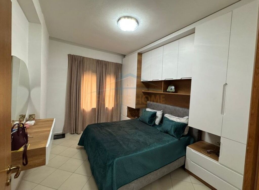 Shitet, Apartament 1+1+Verandë, Vlorë.