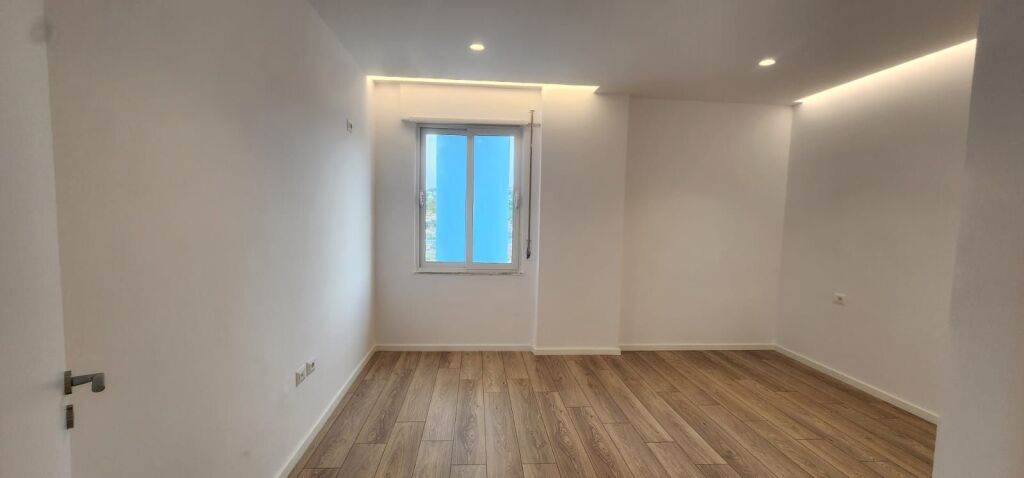 Apartament 2+1 i Rinovuar Totalisht në Shitje – Rruga Zenel Murra, Vlorë