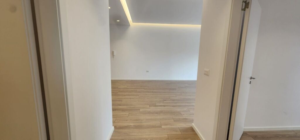 Apartament 2+1 i Rinovuar Totalisht në Shitje – Rruga Zenel Murra, Vlorë