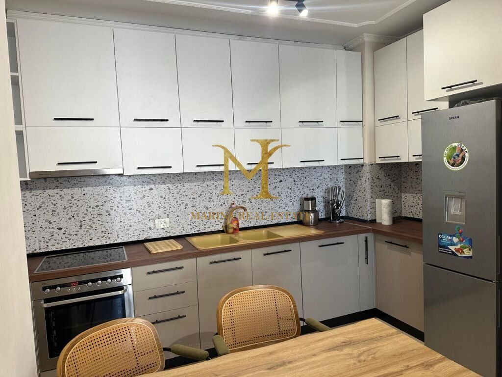 APARTAMENT 2+1 ME QERA , PLAZH HEKURUDHA !