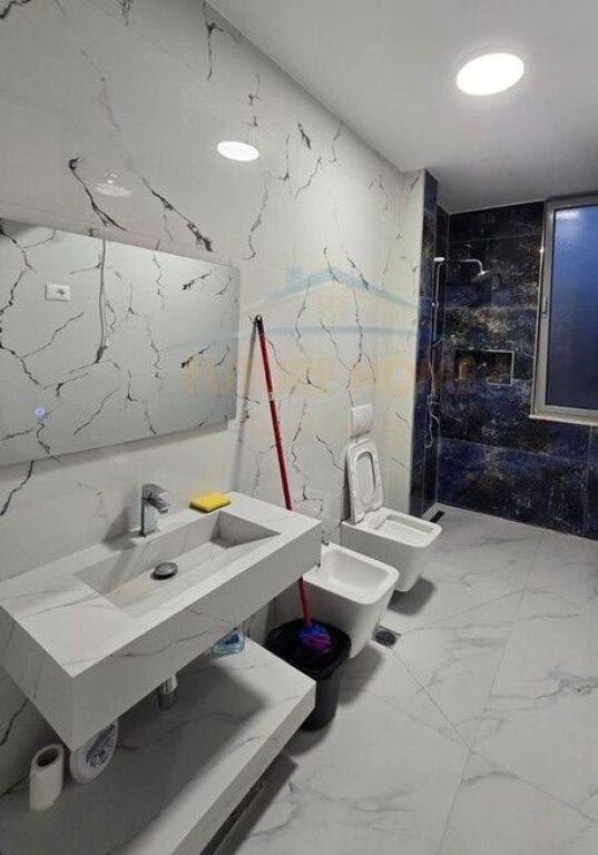 Affitto, Appartamento 2+1+2, Ali Demi, Tirana.