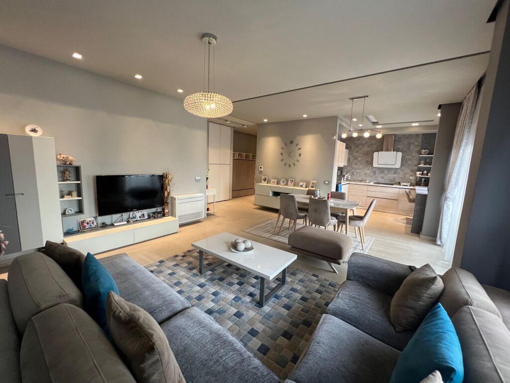 Super Apartament me Qera 2+1+2 Rring Center