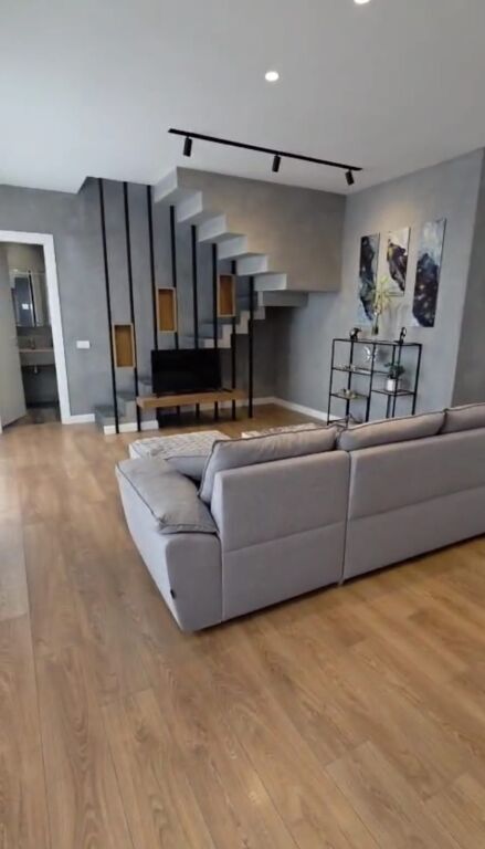 🏡 DUPLEX MODERN ME SUPER PAMJE + 2 POSTE 🅿️  📍Rruga e BARRIKADAVE