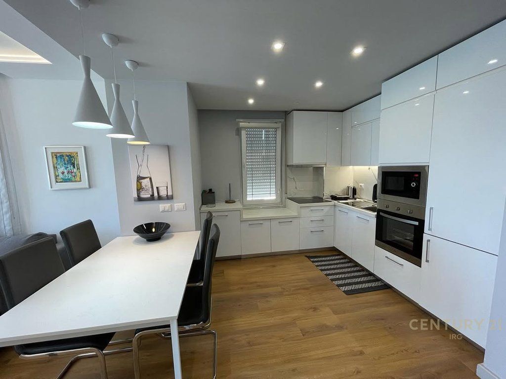 SHITET APARTAMENT 1+1 NE VLORE PRANE MARINA BAY