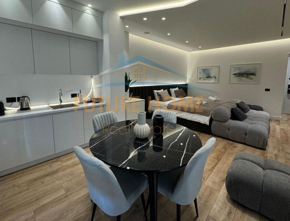 In vendita, Appartamento monolocale, Piazza Willson, Tirana!!