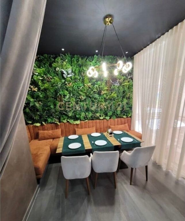 BUSINESS BAR/RESTAURANT FOR SALE AT TOWER BRIDGE 3!