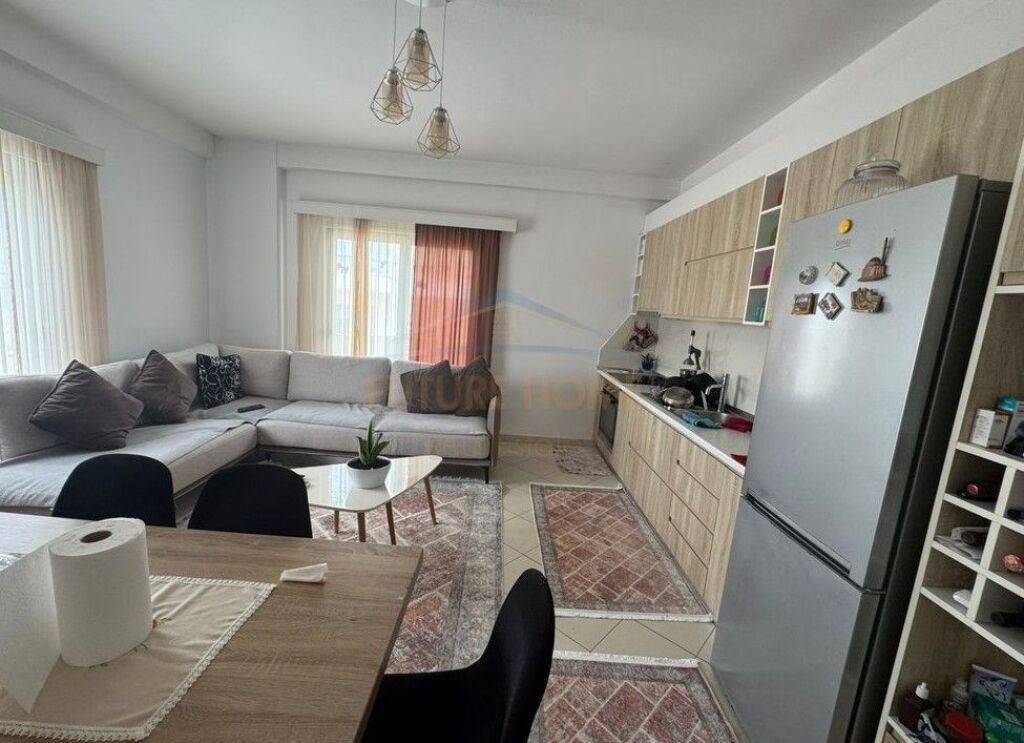 Shitet, Apartament 1+1+Verandë, Vlorë.