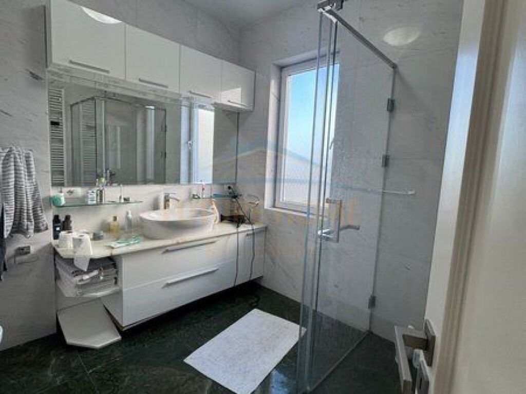 Shitet , Apartament 3+1+3 , Kinostudio