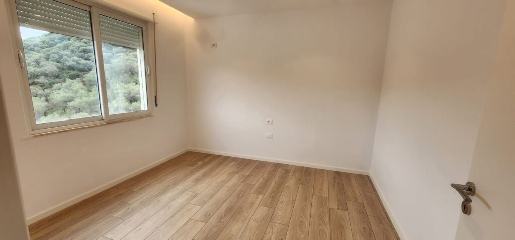 Apartament 2+1 i Rinovuar Totalisht në Shitje – Rruga Zenel Murra, Vlorë