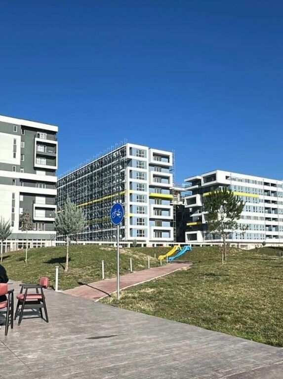 Shitet apartament 3+1+2, Univers City 1000Euro/m2