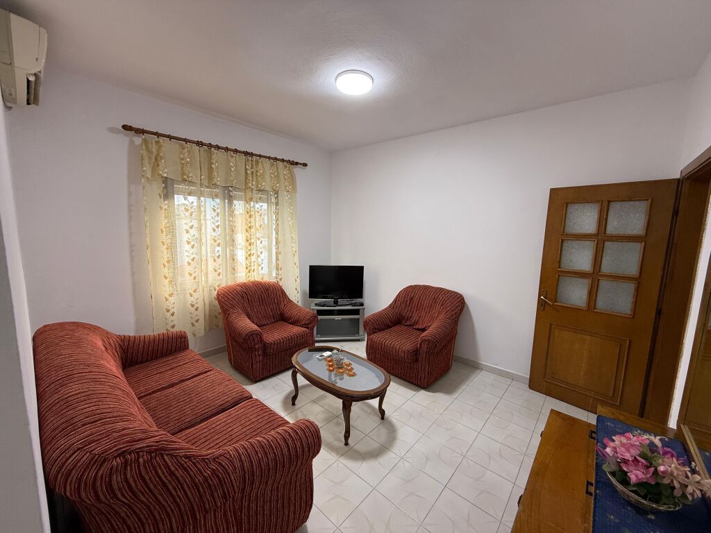 📣 QERA Apartament 1+1 Me Kuzhine Me Vete 📍 Prane Institutit Te Higjenes, Ambasada Amerikane 🛣️ Rruga "Qamil Guranjaku" ✨   🏢 Ndertim Ekzistues  🪜 Kati 6 (Pa Ashensor)  🛋️ I Mobiluar  📐 Siperfaqe 740 m2   💶 Cmimi 45.000 Leke i Pa Diskutueshem