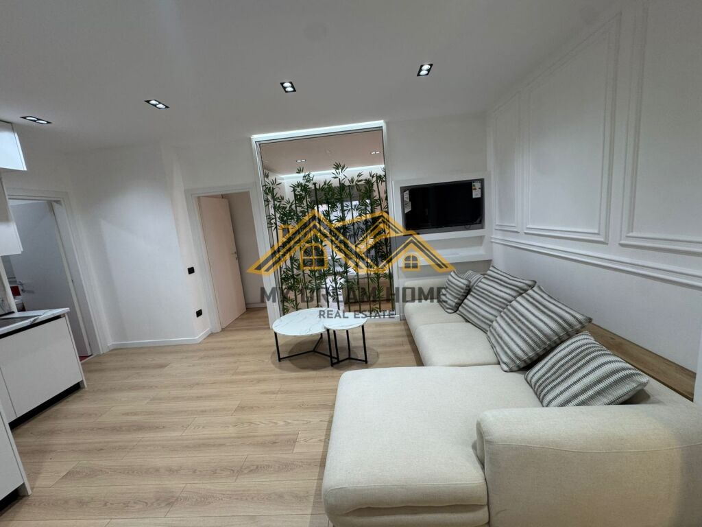 APARTAMENT 1+1 PRANE STACIONIT TE TRENIT NE DURRES, PER SHITJE!