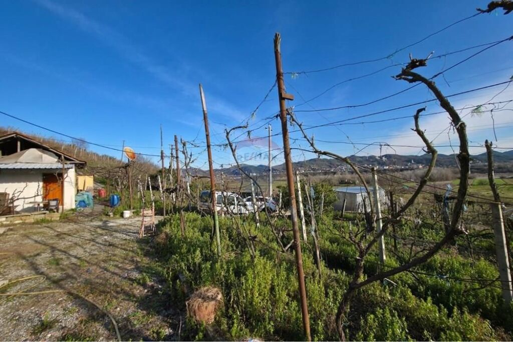 Shitet Shtepi Private ne Ndroq