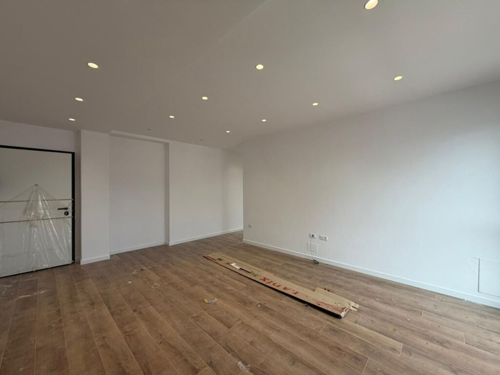 21 Dicembre, Affittiamo Appartamento 1+1 Per Ufficio