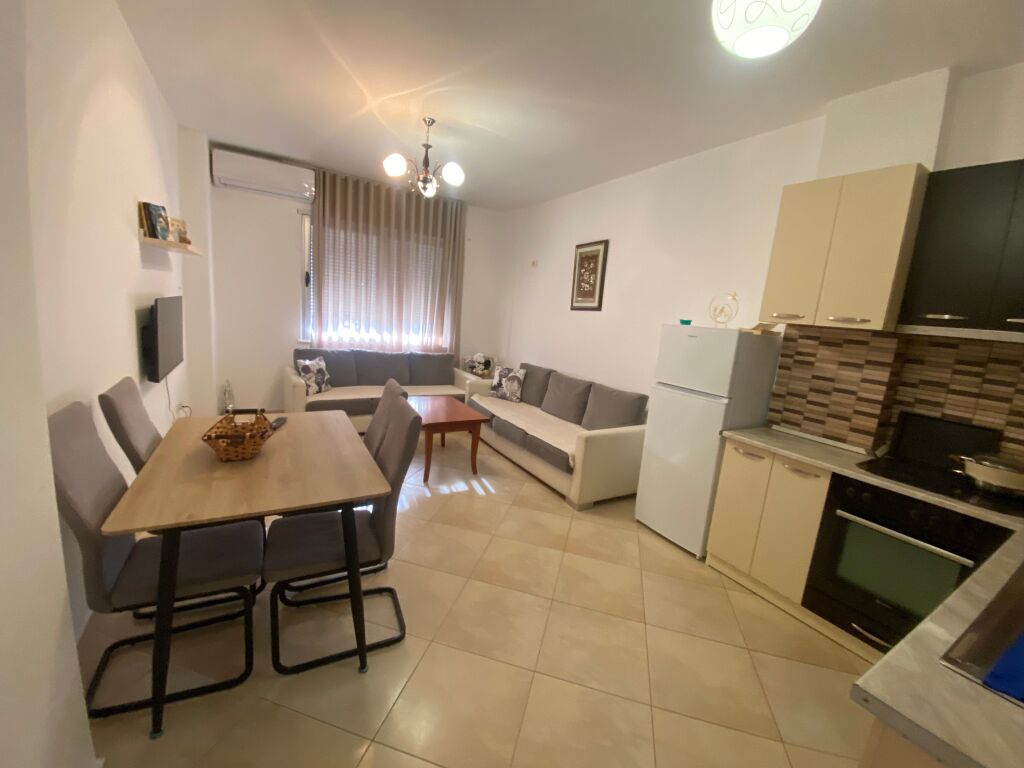 2+1,i mobiluar te hotel marinaj ne astir,500 mije leke