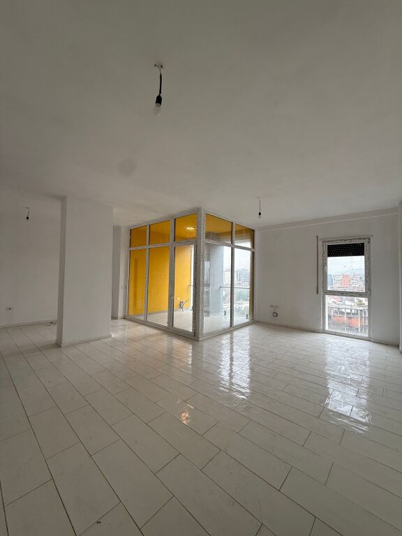 🏠Appartamento 2+1+2 in vendita 📍Nuovo Boulevard, Residenza Bermon 🏢5° piano, con ascensore 📐Superficie 103,34m2 Netti, 119,47m2 Lordi 💶 Prezzo: 168.000€