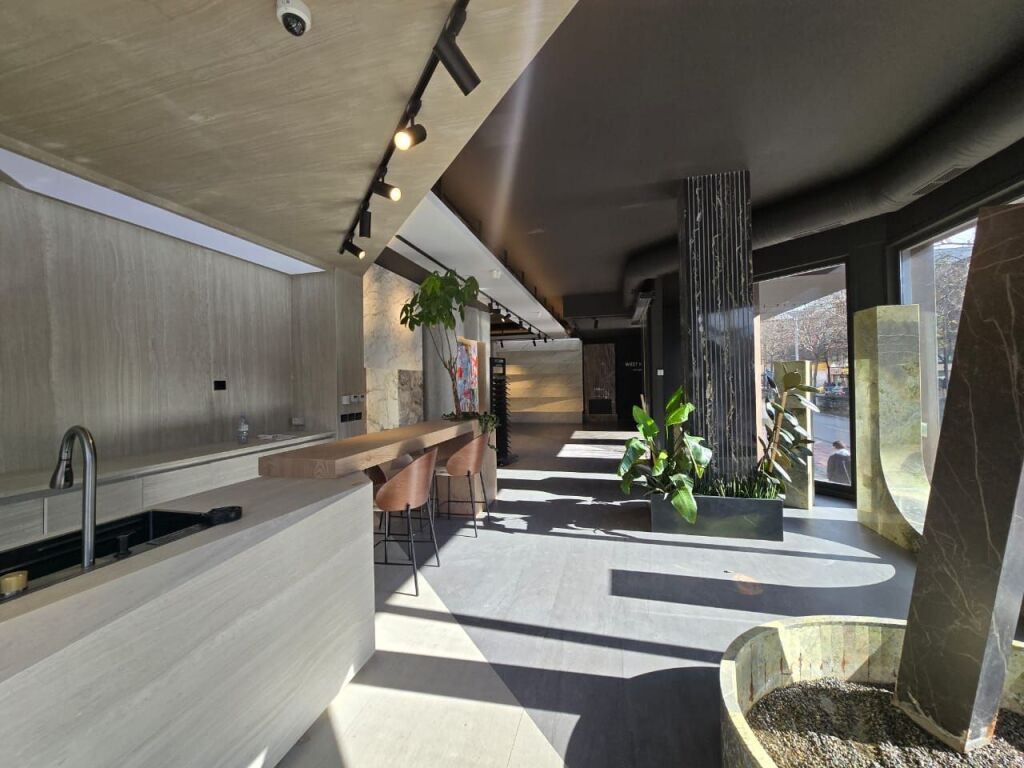 SHOP FOR RENT DINAMO STADIUM