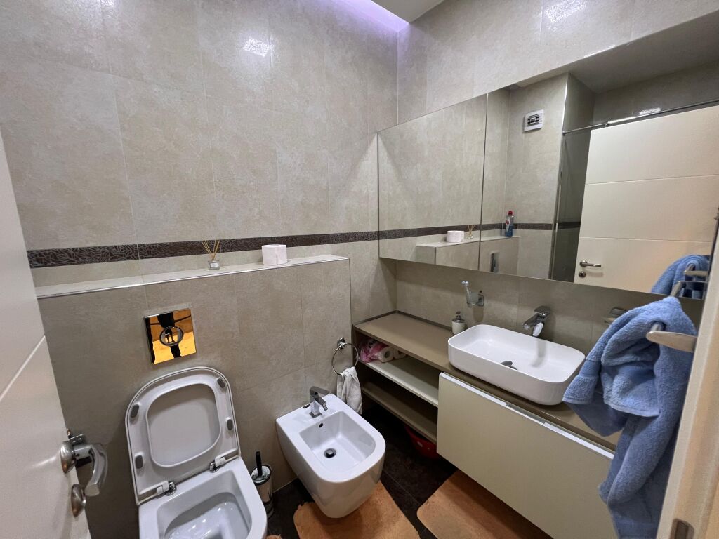 Super Apartament me Qera 2+1+2 Rring Center