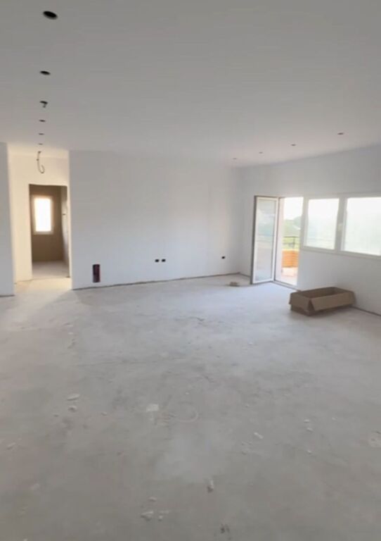 Shitet Apartament - Liqeni i Farkes