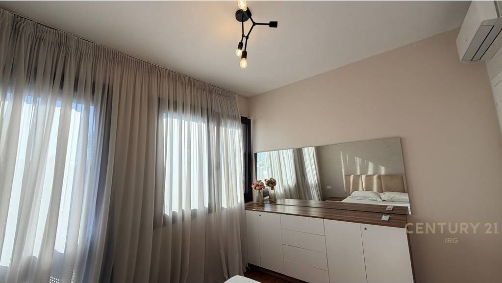 APARTAMENT 1+1 ME QIRA TEK RR BARRIKADAVE