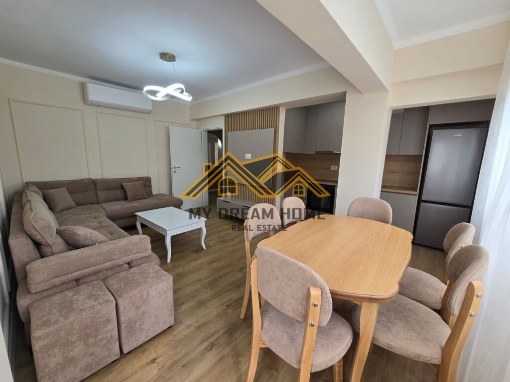 Super Apartament 2+1 në shitje te Rruga e re e Portit!