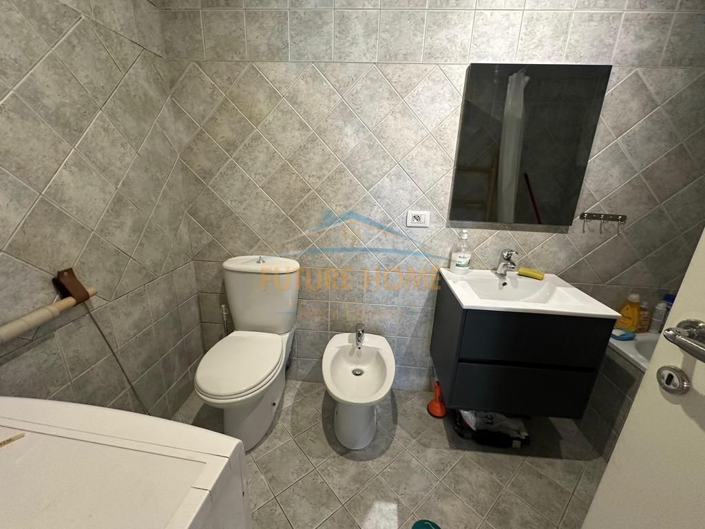 Shitet apartament 2+1 Rruga e Elbasanit