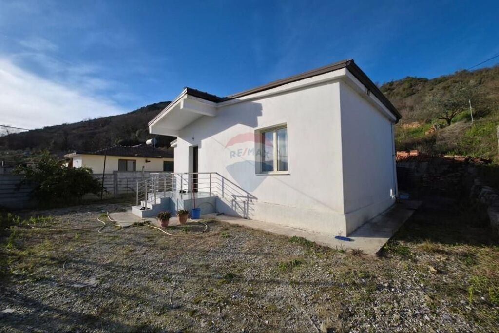 Shitet Shtepi Private ne Ndroq