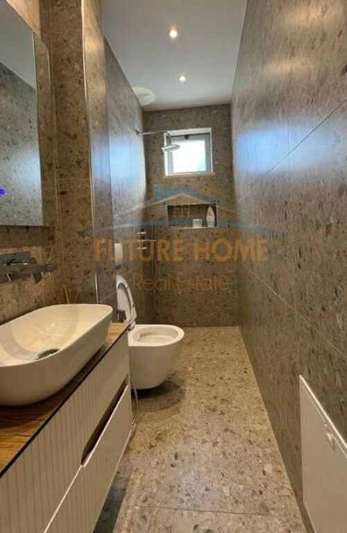 In vendita, Appartamento monolocale, Piazza Willson, Tirana!!