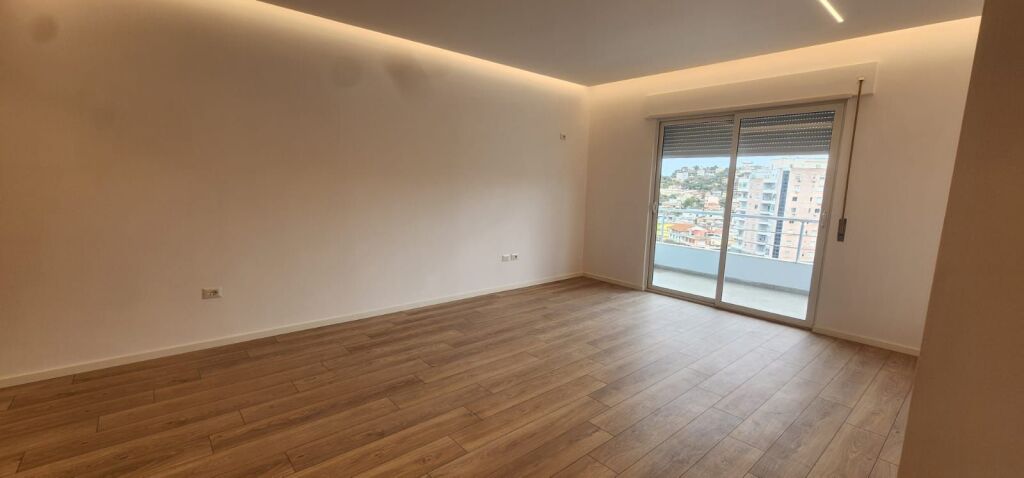 Apartament 2+1 i Rinovuar Totalisht në Shitje – Rruga Zenel Murra, Vlorë