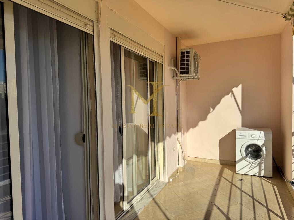 Jepet me qera 2+1 (2 banjo) me ballkon i bolshem me pamje nga deti