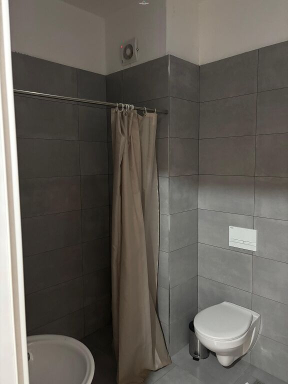 Ufficio in Affitto 1+1 Vicino al Comune di Parigi (ID BZ2804) Tirana