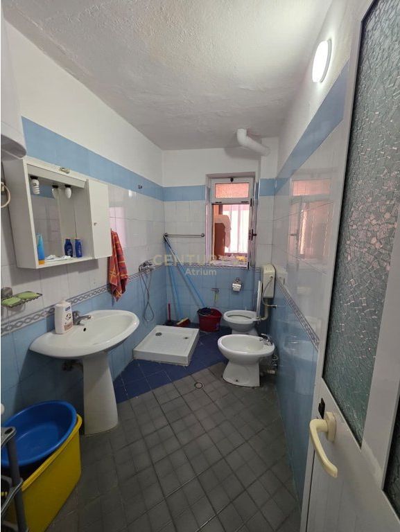 JEPET ME QIRA APARTAMENT 2+1 PRANE SHKOLLES "NIKET DARDANI"