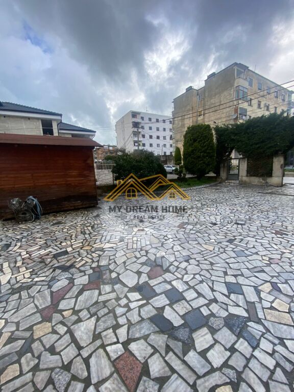 BUSINESS PREMISES FOR RENT (PRIVATE HOUSE 3+1)