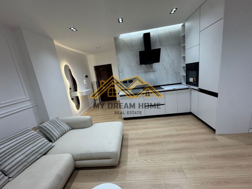 APARTAMENT 1+1 PRANE STACIONIT TE TRENIT NE DURRES, PER SHITJE!