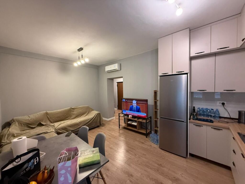 Jepet me qera apartamenti 1+1 te 21 Dhjetori