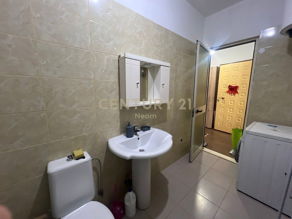 Jepet me qira apartament 2+1 në Yzberisht, pranë pallateve Cabej