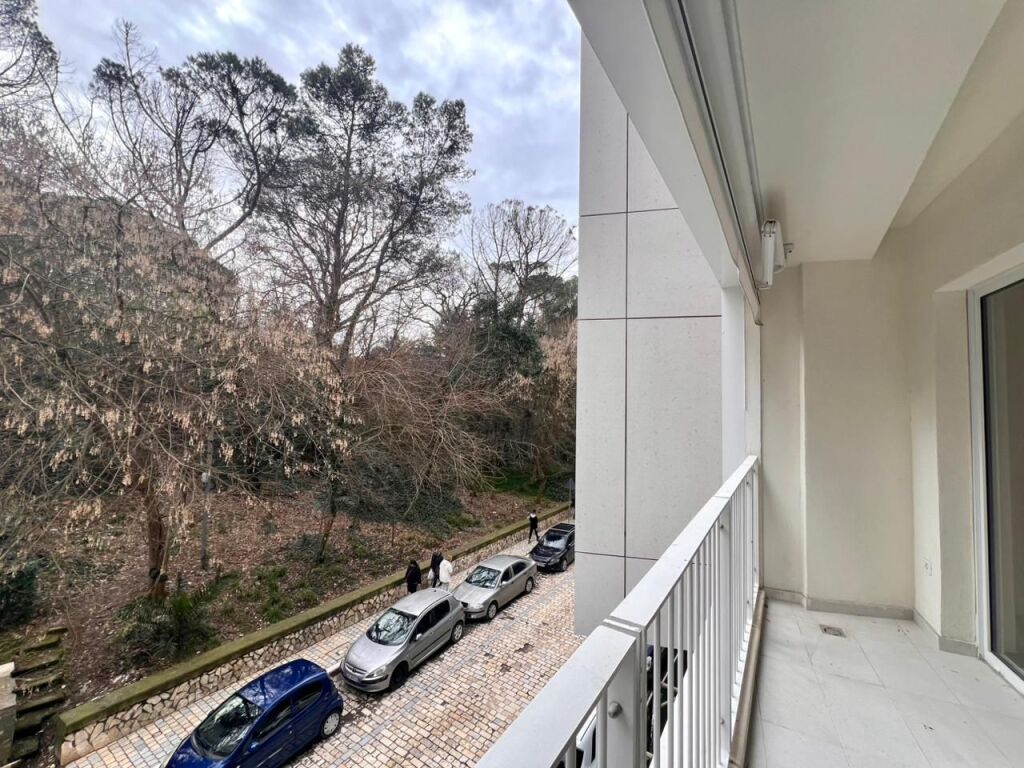 Titolo -- In Affitto: Ufficio Gigante | 3 Ambienti (128m2) 📍Via Elbasanit - Via Faik Konica, facciata dalla Strada || 2.000€/mese