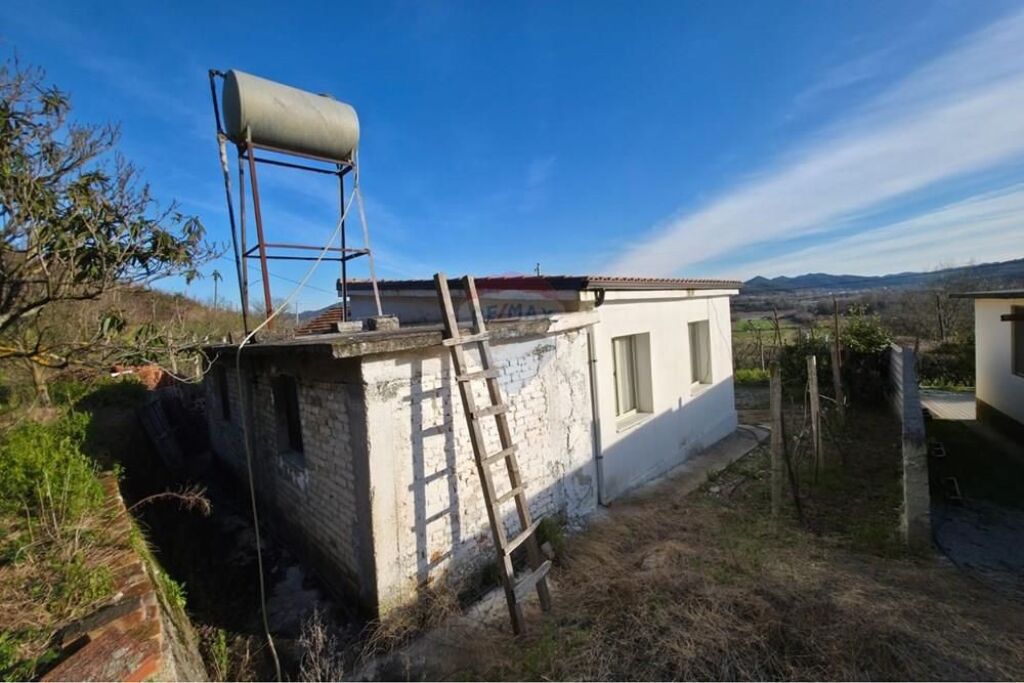 Shitet Shtepi Private ne Ndroq