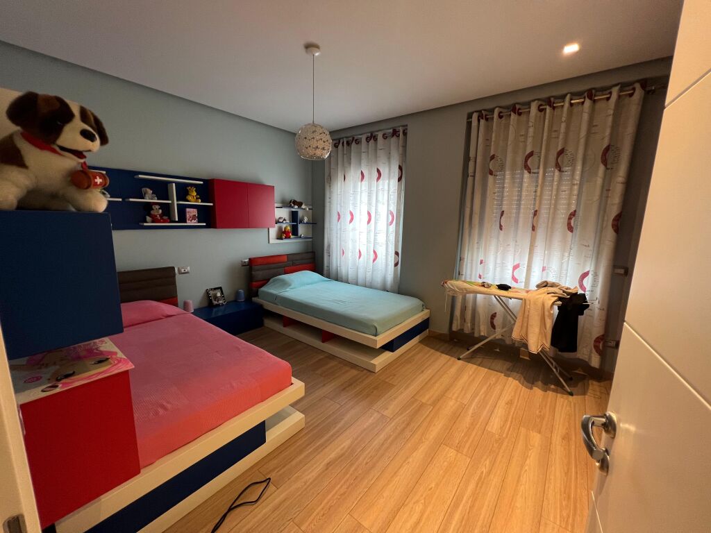 Super Apartament me Qera 2+1+2 Rring Center