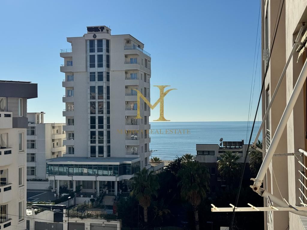 Jepet me qera 2+1 (2 banjo) me ballkon i bolshem me pamje nga deti