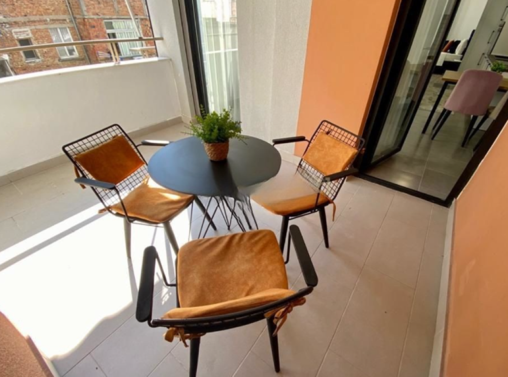 Jepet Apartament 1+1 – 21 Dhjetori, Mbrapa Mondialit    