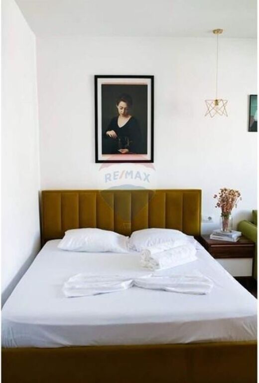 Shitet apartament tek hotel Colosseo