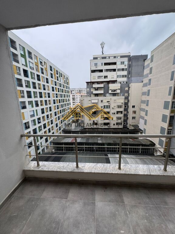 APARTAMENT 1+1 PRANE STACIONIT TE TRENIT NE DURRES, PER SHITJE!