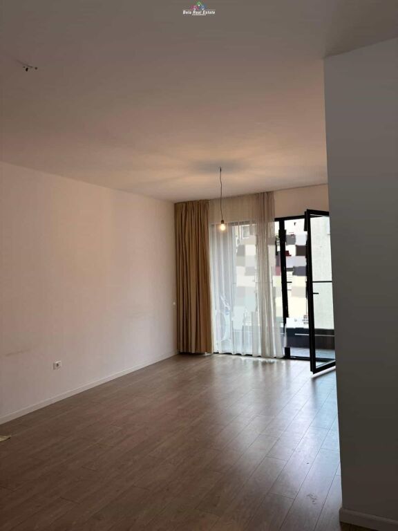 Ufficio in Affitto 1+1 Vicino al Comune di Parigi (ID BZ2804) Tirana