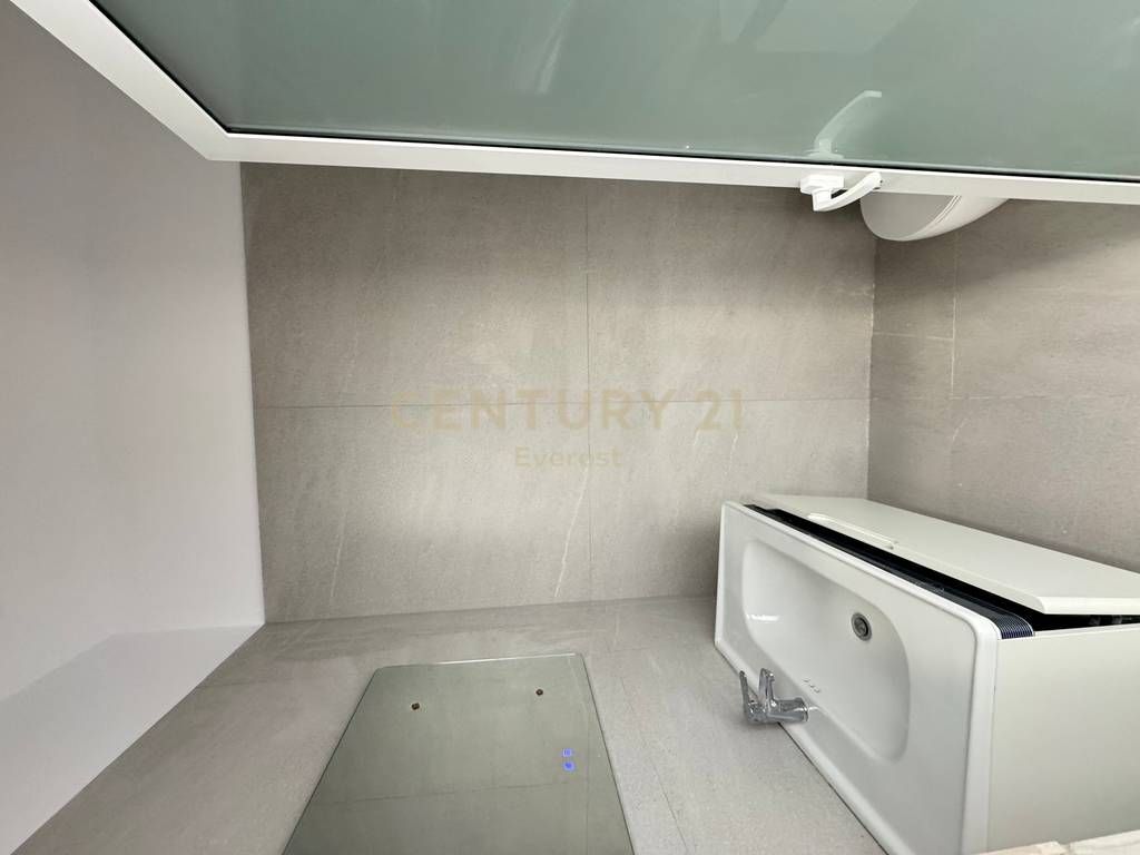 VICINO A DELIORGJI, LOCALE COMMERCIALE IN AFFITTO