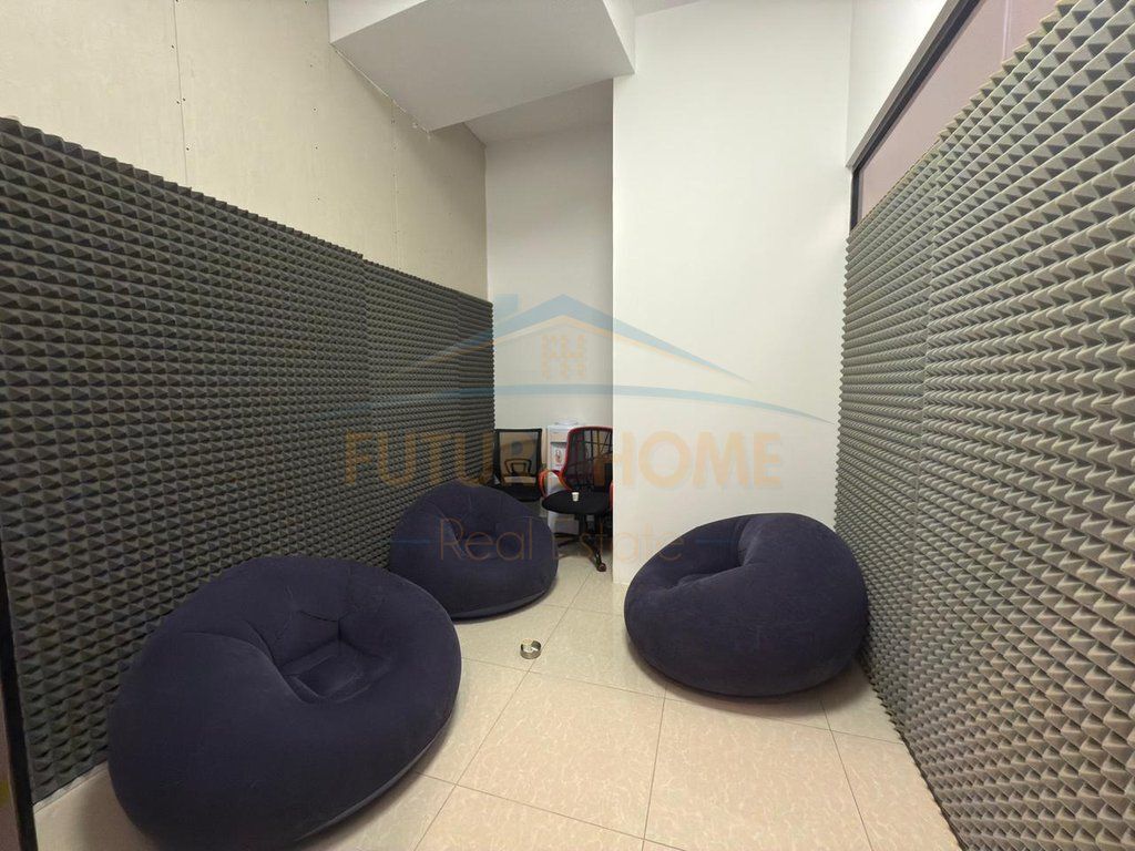 Qera, Ambient Biznesi, Unaza e Re