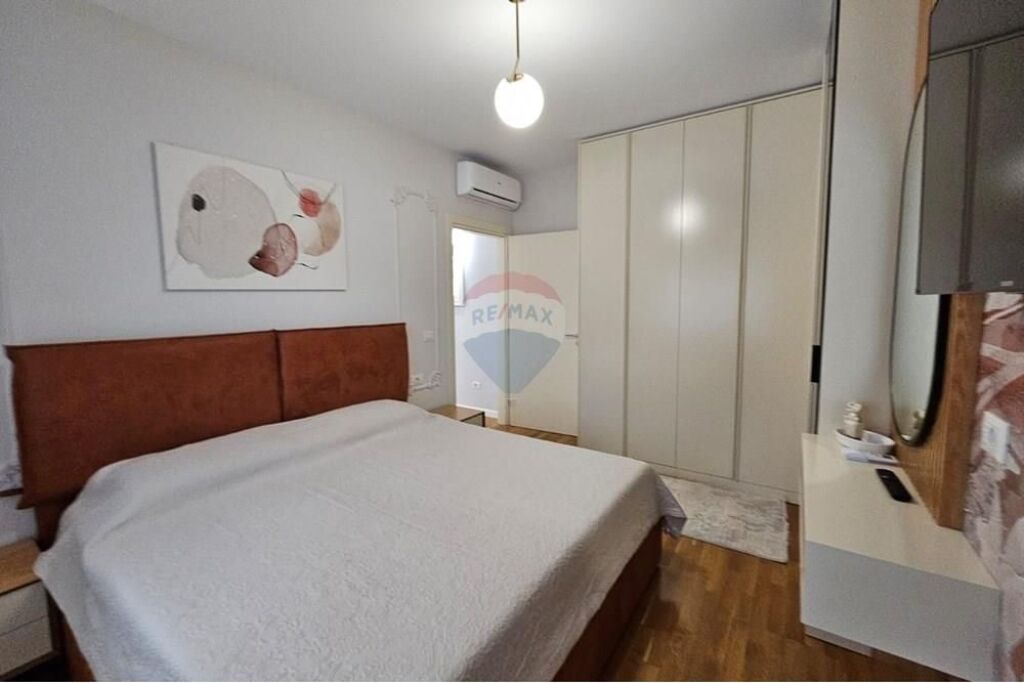 Apartament 1+1 per qira tek Rruga e Barrikadave!