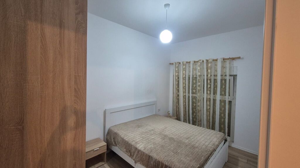 Apartament 2+1 me qera ne Ali Dem tek Mangalemi