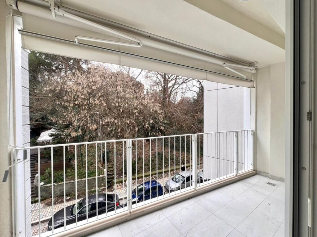 Titolo -- In Affitto: Ufficio Gigante | 3 Ambienti (128m2) 📍Via Elbasanit - Via Faik Konica, facciata dalla Strada || 2.000€/mese